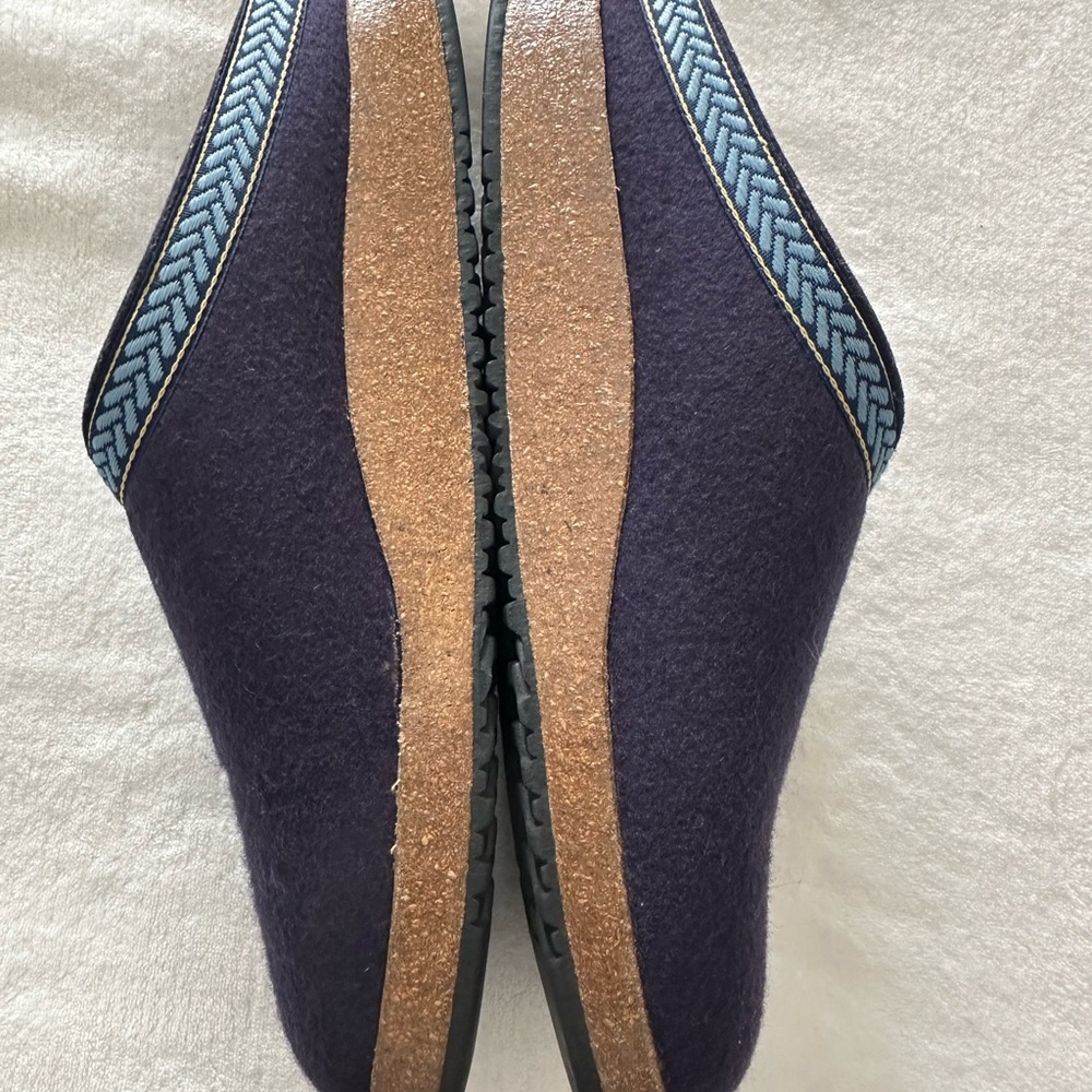 LL BEAN-Women's Navy Slip-On Clogs with Blue Trim - Picture 3 of 5